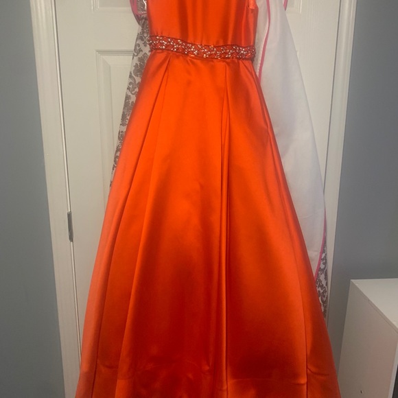 Dress - Picture 7 of 7